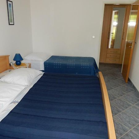 Apartments Indira II Loviste Bagian luar foto